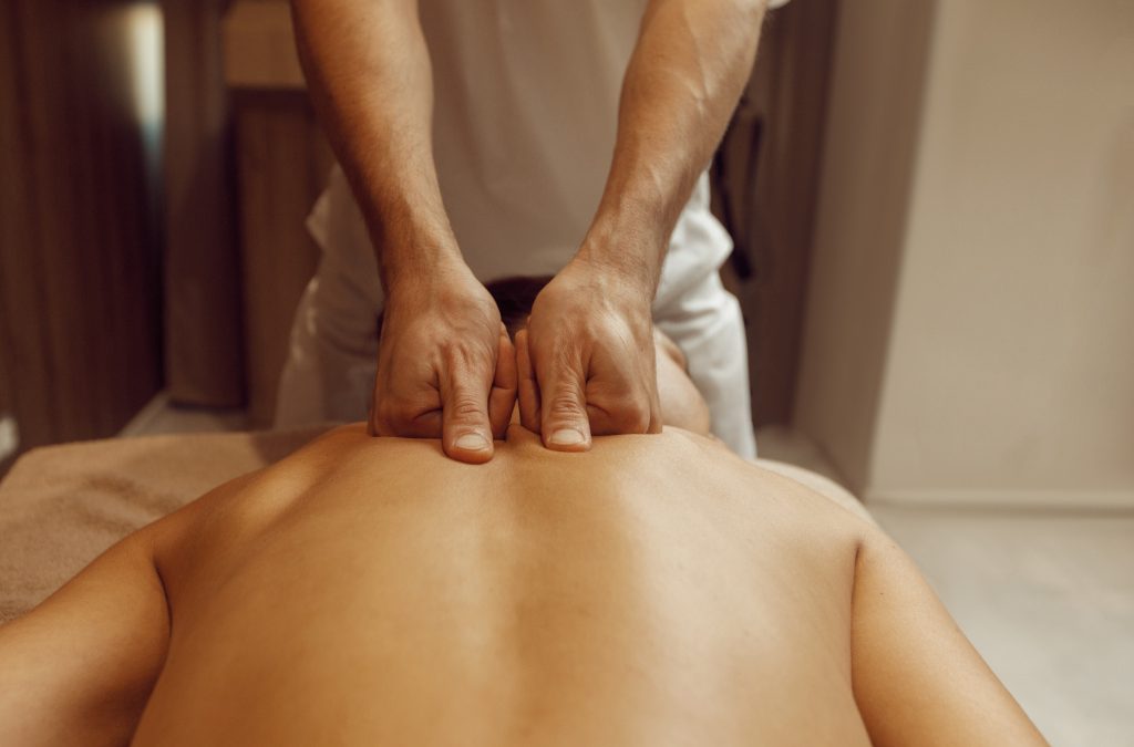 Masaje de espalda: objetivos y técnicas para realizar un buen masaje